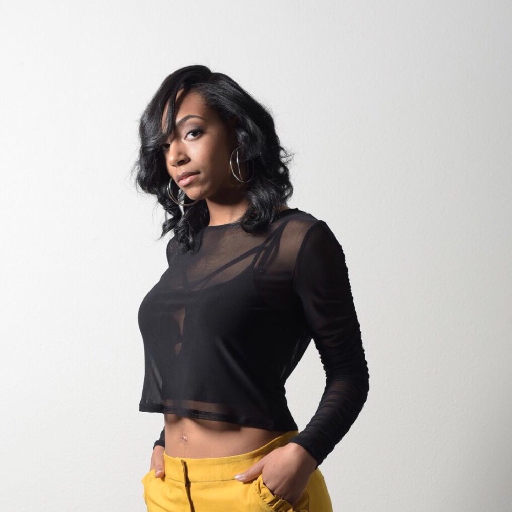 Meet your Posher, Mora